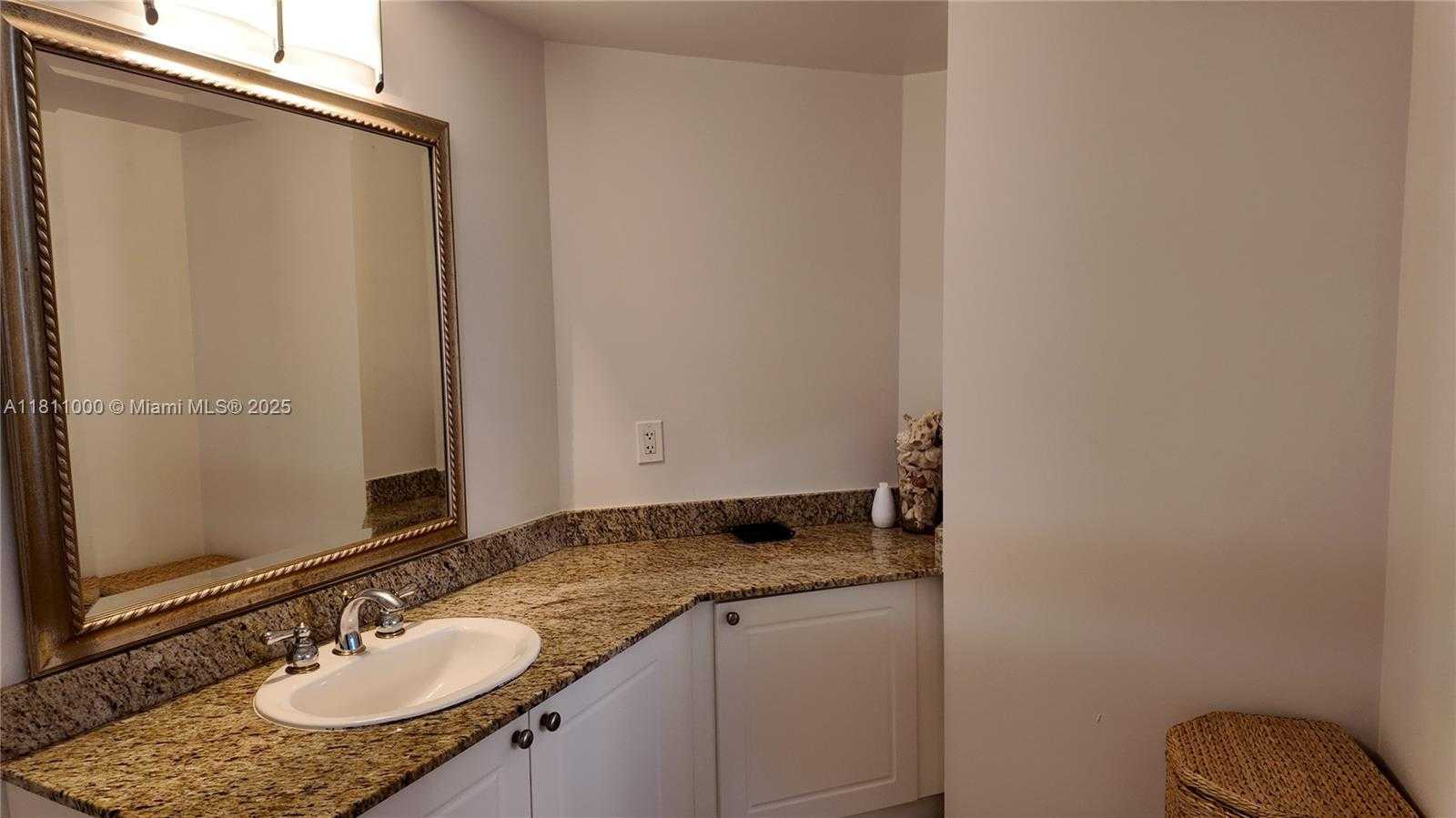 Small Image of 19501 WEST COUNTRY CLUB DR #1213, Aventura Number 5