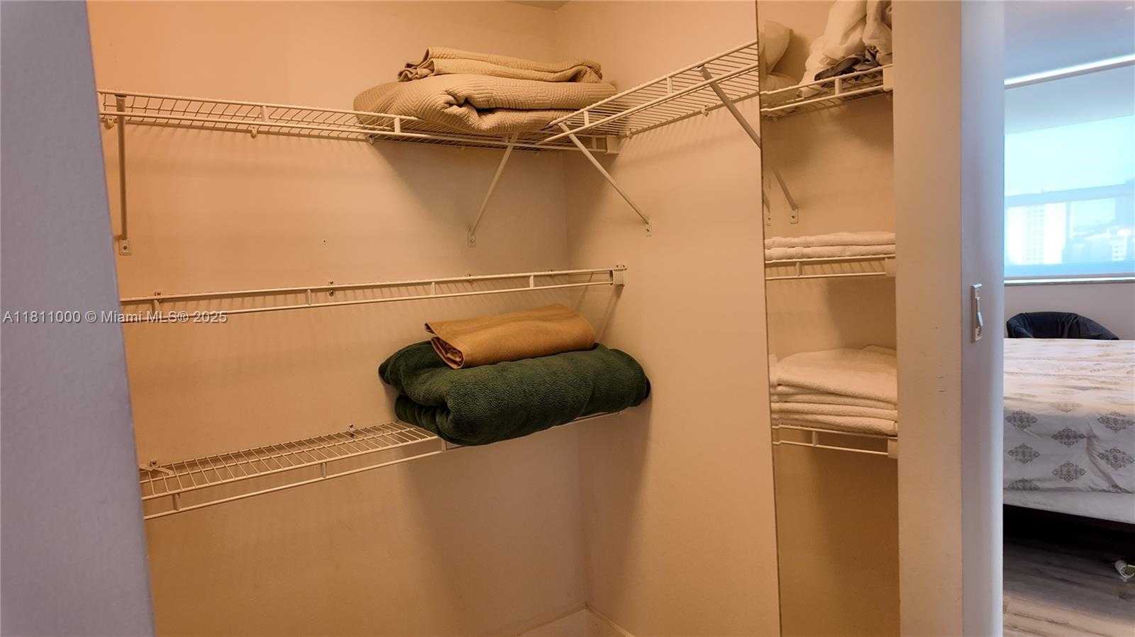 Small Image of 19501 WEST COUNTRY CLUB DR #1213, Aventura Number 6