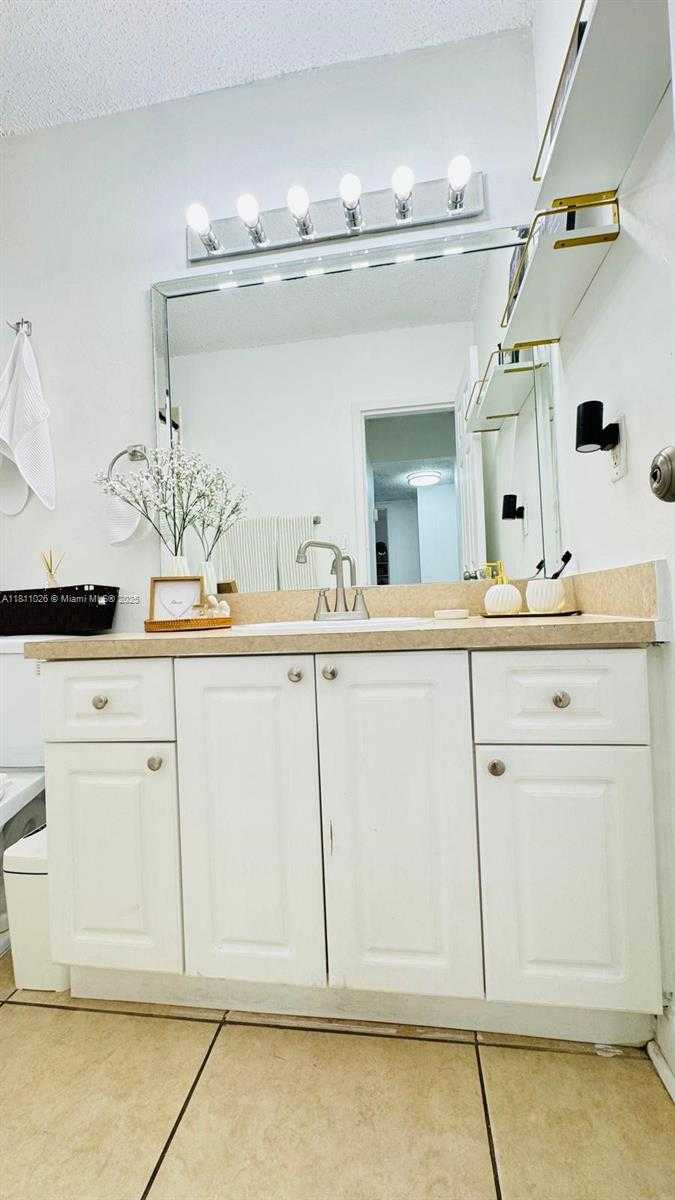 Small Image of 5122 NORTH WEST 79TH AVE #301, Doral Number 10
