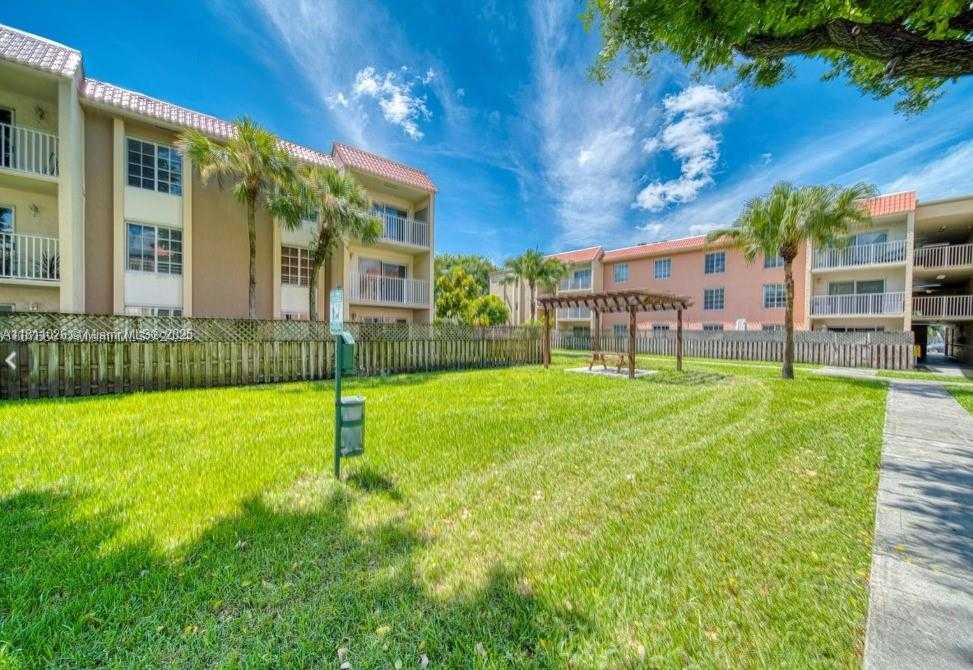 Small Image of 5122 NORTH WEST 79TH AVE #301, Doral Number 27