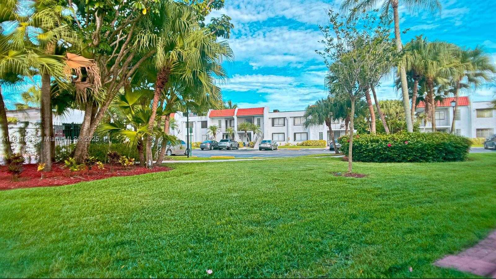 Small Image of 296 RACQUET CLUB RD #104, Weston Number 2
