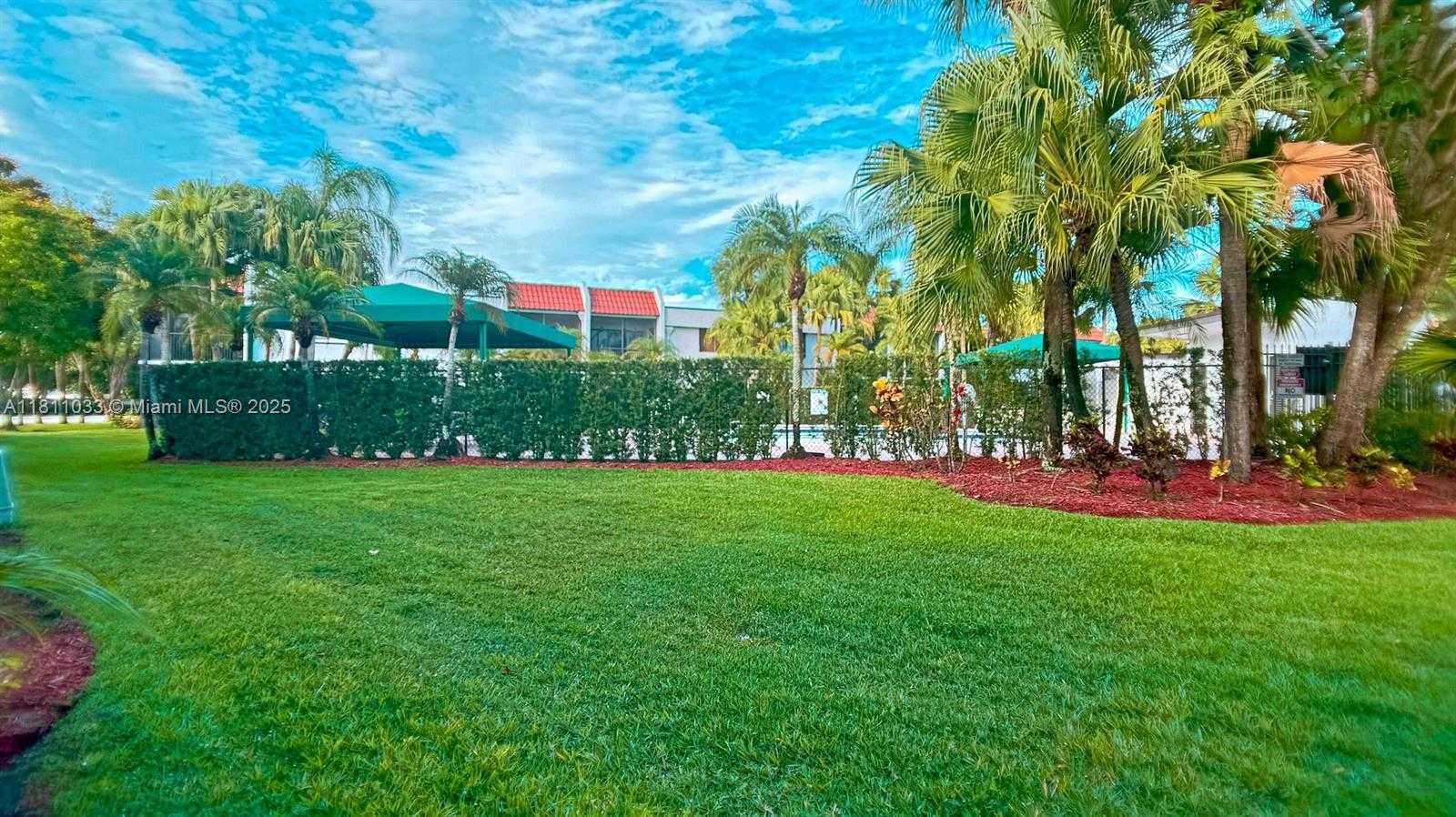 Small Image of 296 RACQUET CLUB RD #104, Weston Number 3