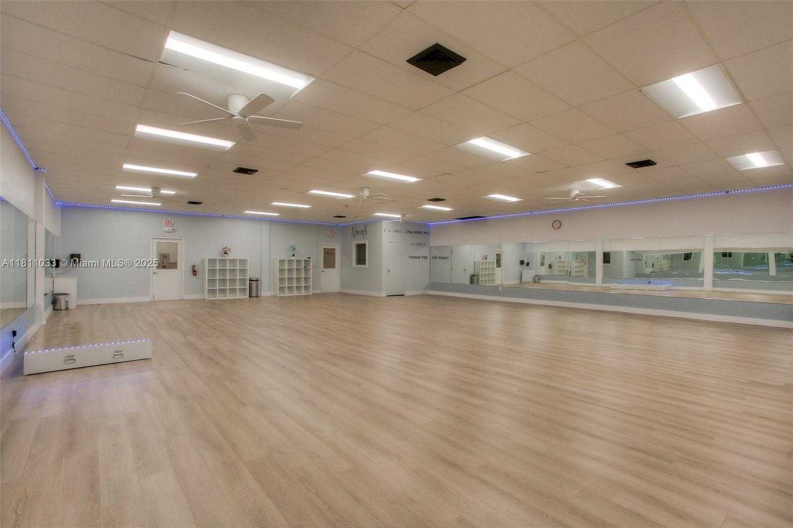 Small Image of 296 RACQUET CLUB RD #104, Weston Number 31