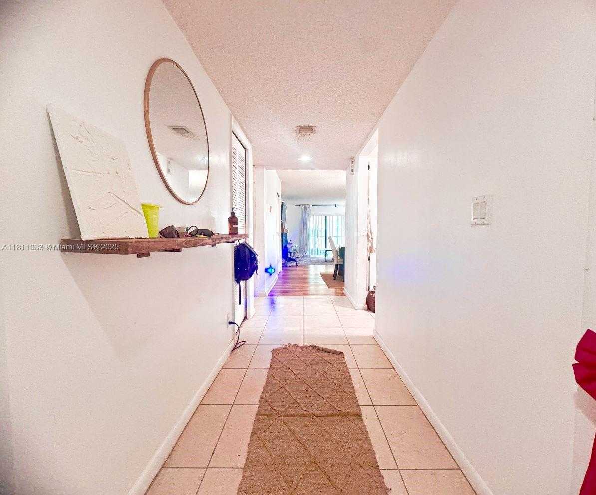 Small Image of 296 RACQUET CLUB RD #104, Weston Number 4