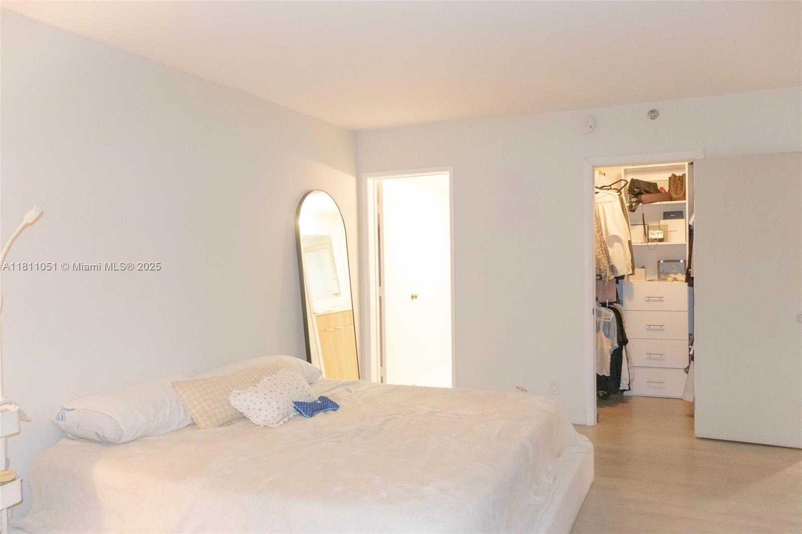 Small Image of 2200 SOUTH CYPRESS BEND DR #204, Pompano Beach Number 10