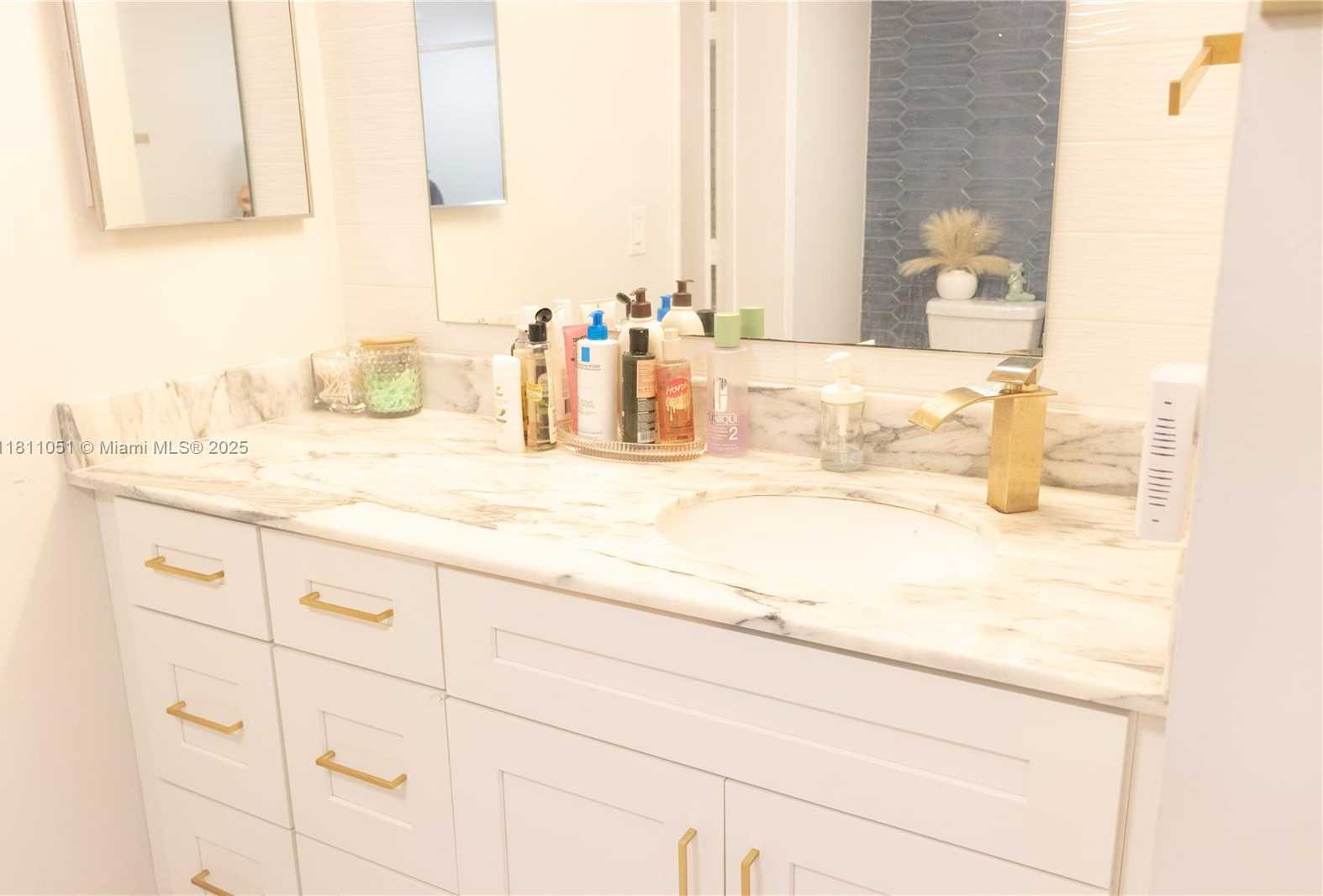 Small Image of 2200 SOUTH CYPRESS BEND DR #204, Pompano Beach Number 14