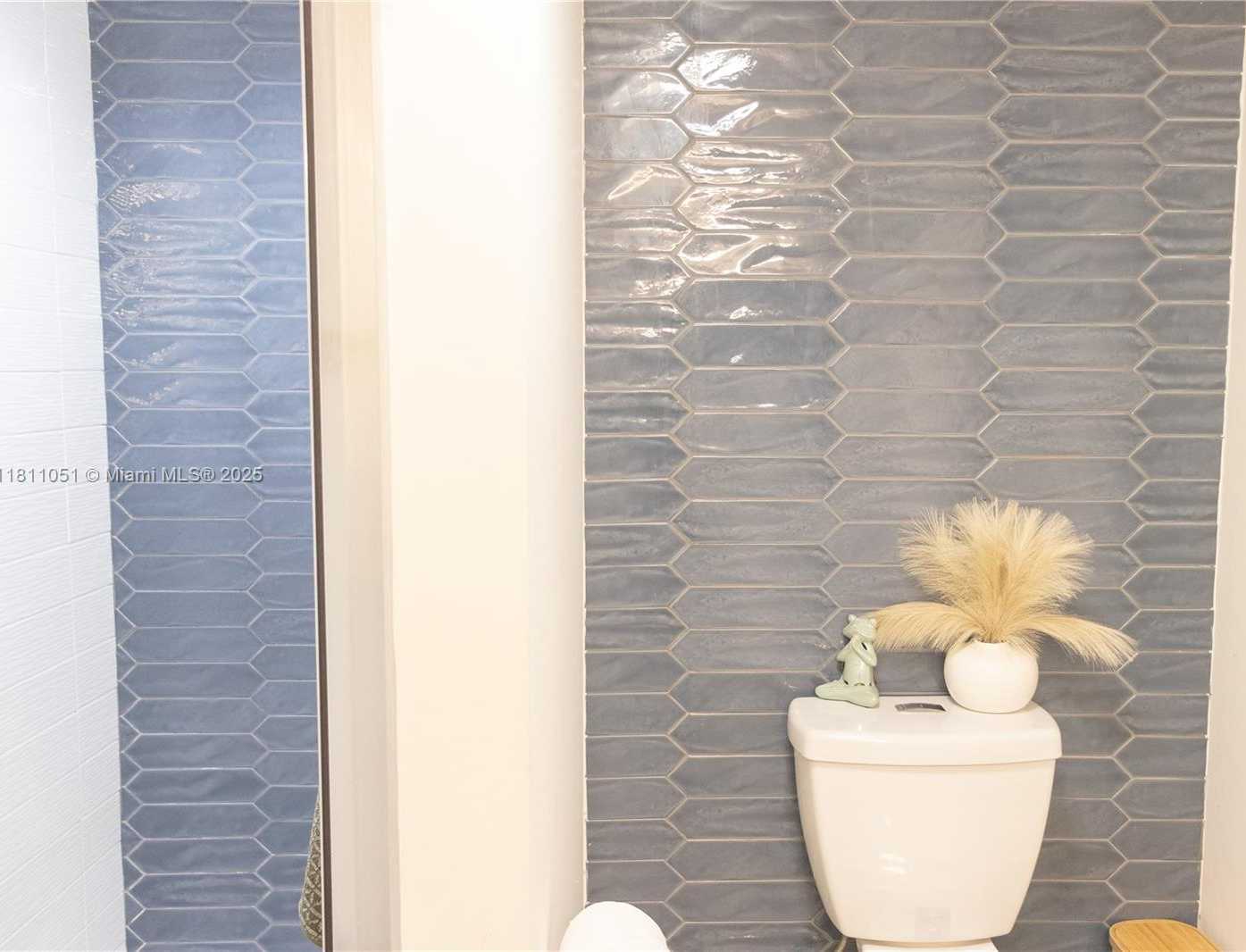 Small Image of 2200 SOUTH CYPRESS BEND DR #204, Pompano Beach Number 16