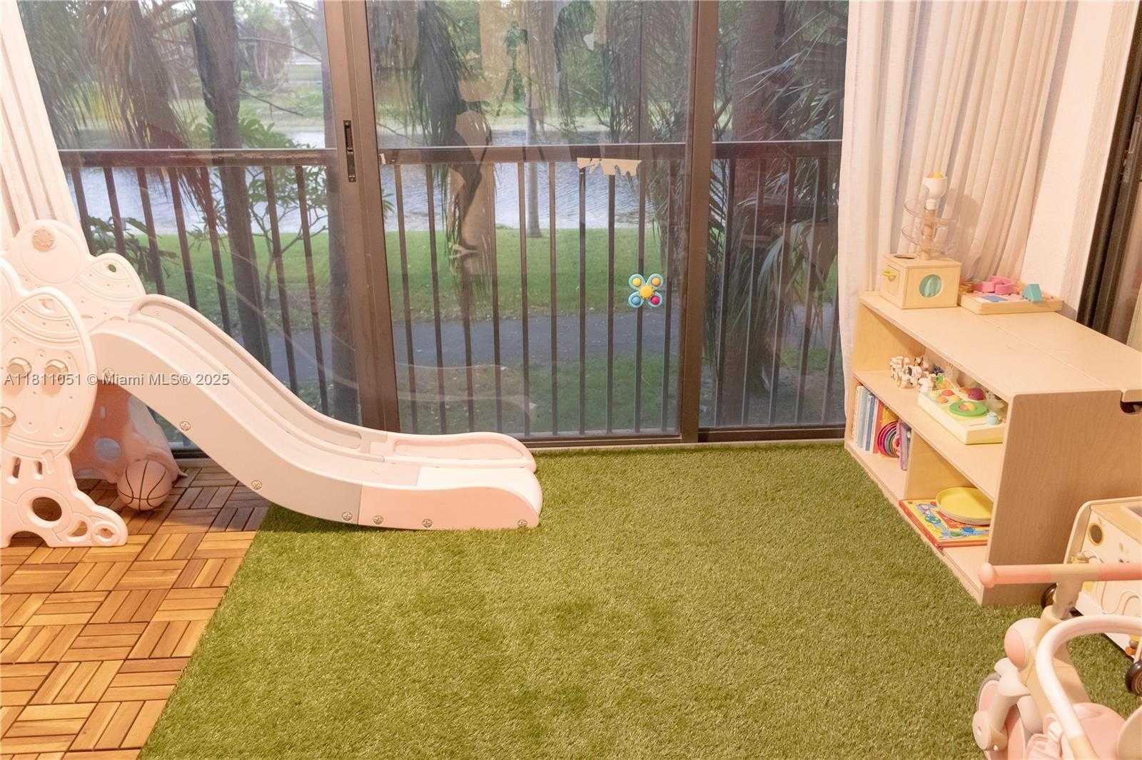 Small Image of 2200 SOUTH CYPRESS BEND DR #204, Pompano Beach Number 19