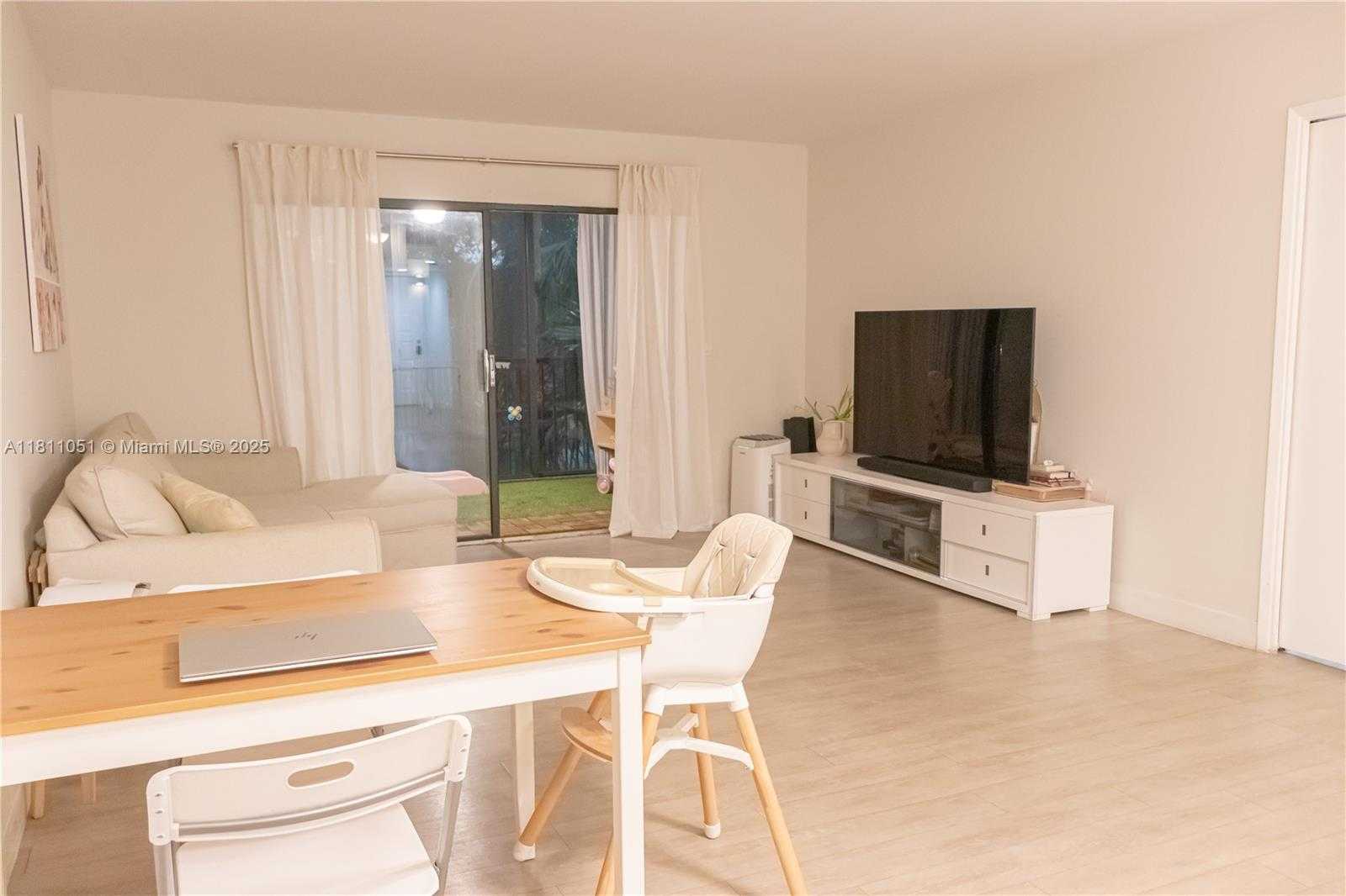 Small Image of 2200 SOUTH CYPRESS BEND DR #204, Pompano Beach Number 2