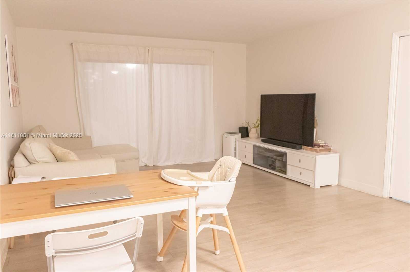 Small Image of 2200 SOUTH CYPRESS BEND DR #204, Pompano Beach Number 3