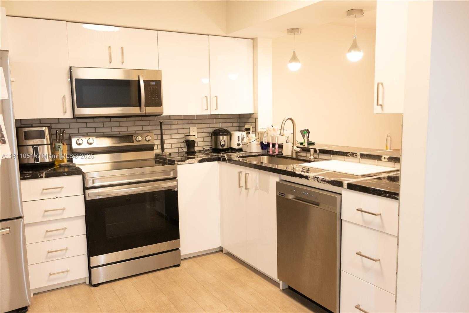 Small Image of 2200 SOUTH CYPRESS BEND DR #204, Pompano Beach Number 6
