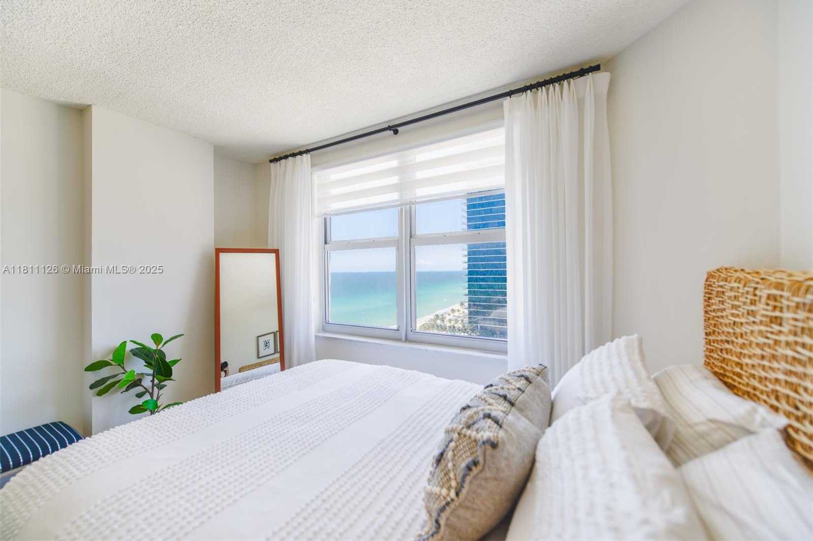 Small Image of 1950 SOUTH OCEAN DR #14G, Hallandale Beach Number 18