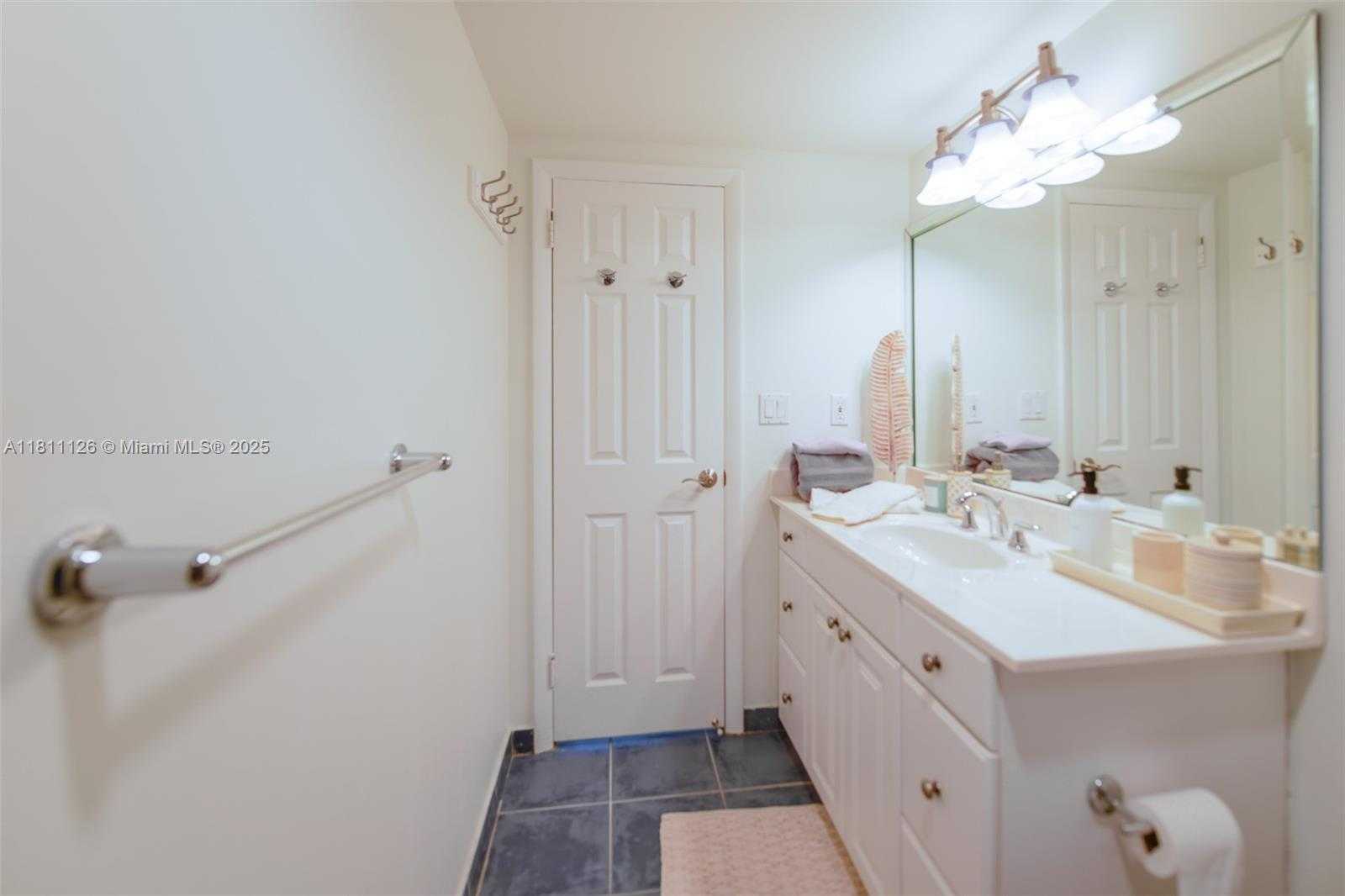 Small Image of 1950 SOUTH OCEAN DR #14G, Hallandale Beach Number 26