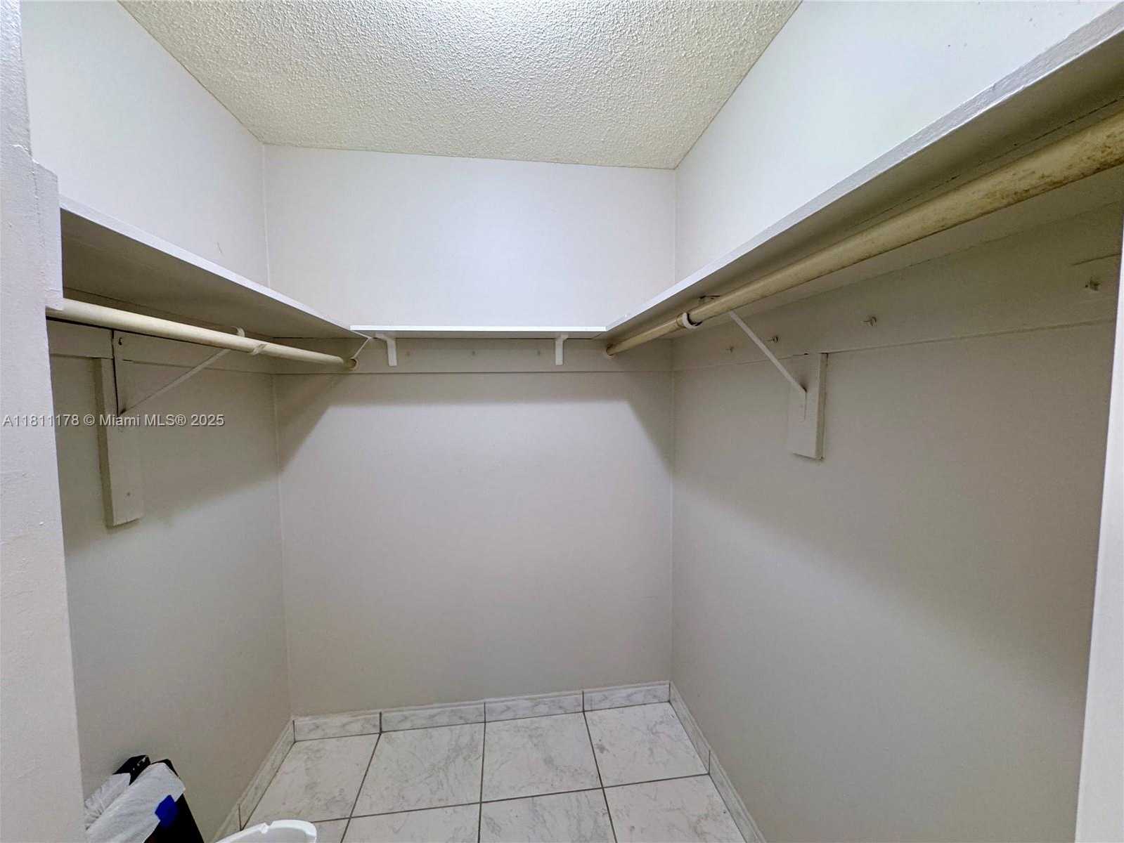 Small Image of 5555 COLLINS AVE #6E, Miami Beach Number 12