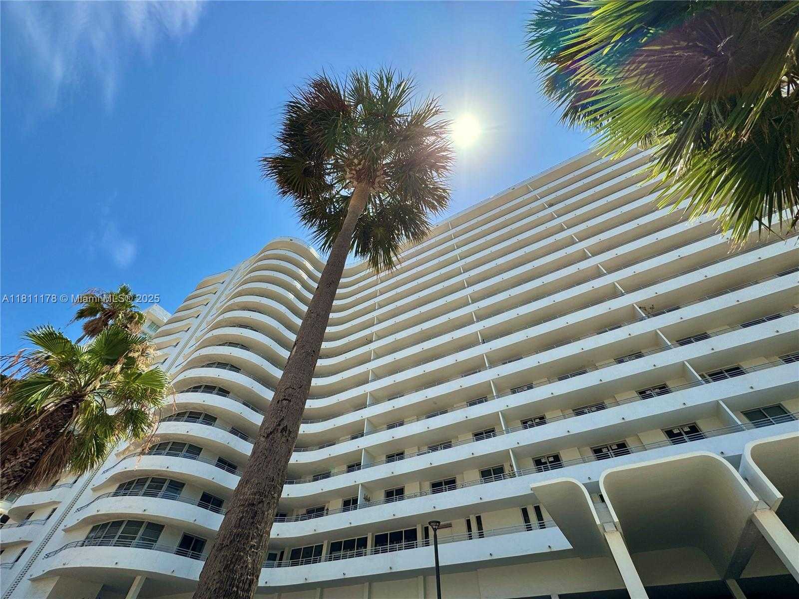 Small Image of 5555 COLLINS AVE #6E, Miami Beach Number 2