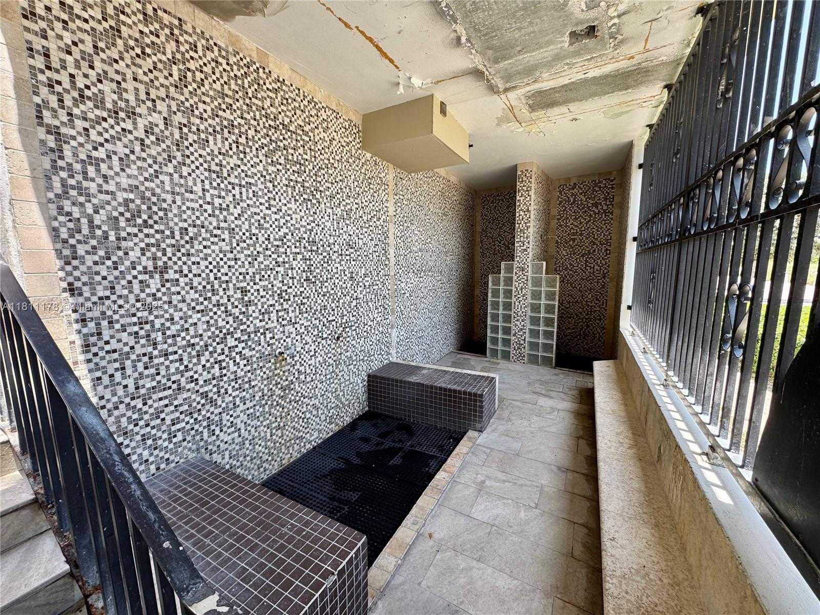 Small Image of 5555 COLLINS AVE #6E, Miami Beach Number 21