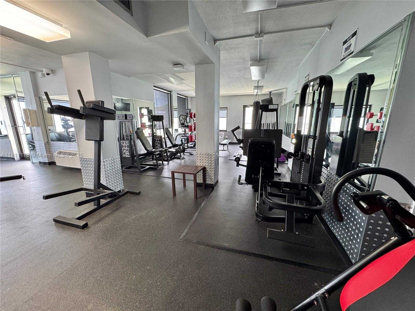 Small Image of 5555 COLLINS AVE #6E, Miami Beach Number 22