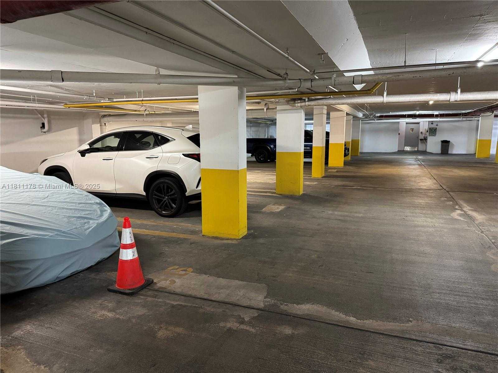 Small Image of 5555 COLLINS AVE #6E, Miami Beach Number 25