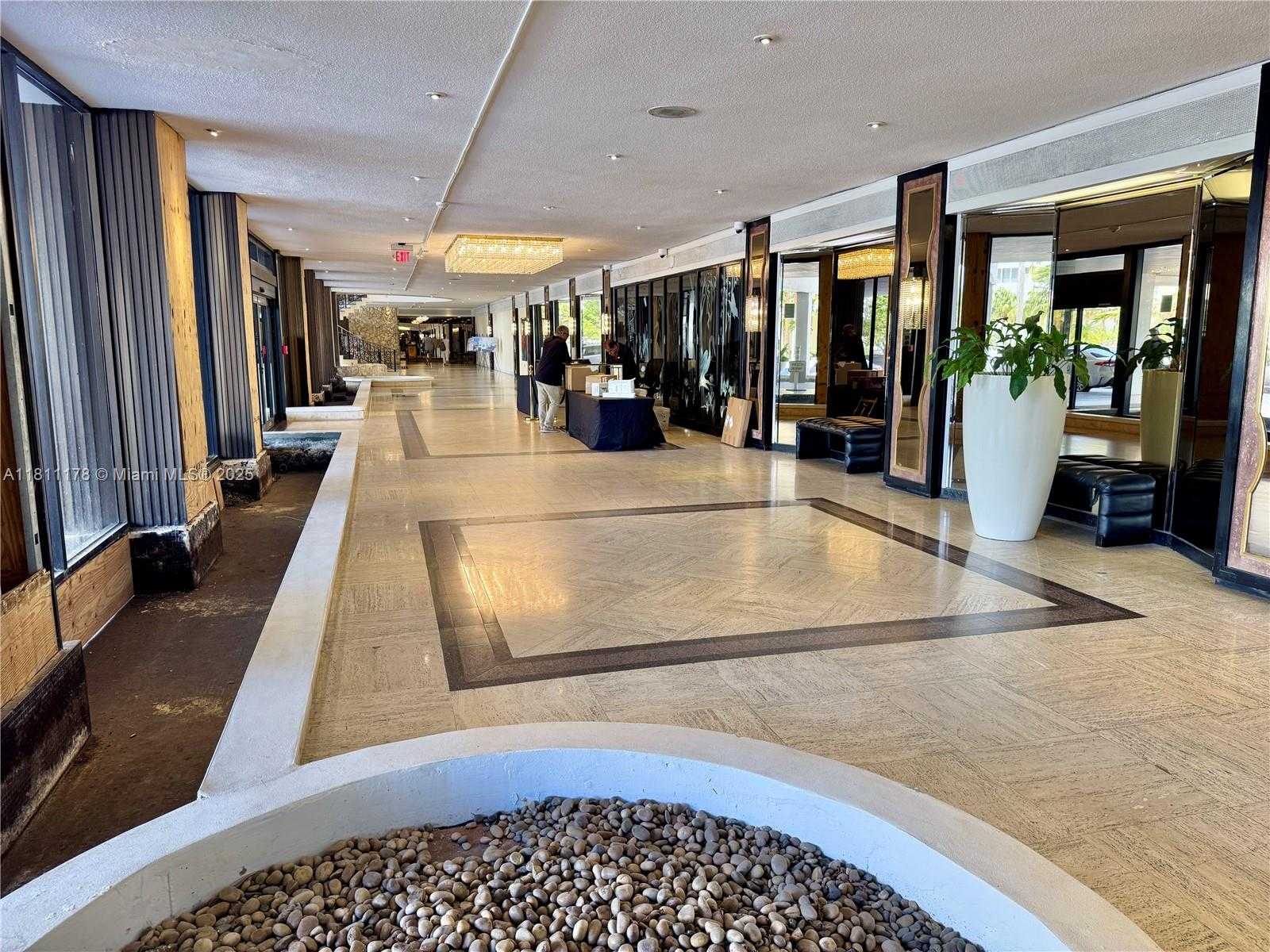 Small Image of 5555 COLLINS AVE #6E, Miami Beach Number 3