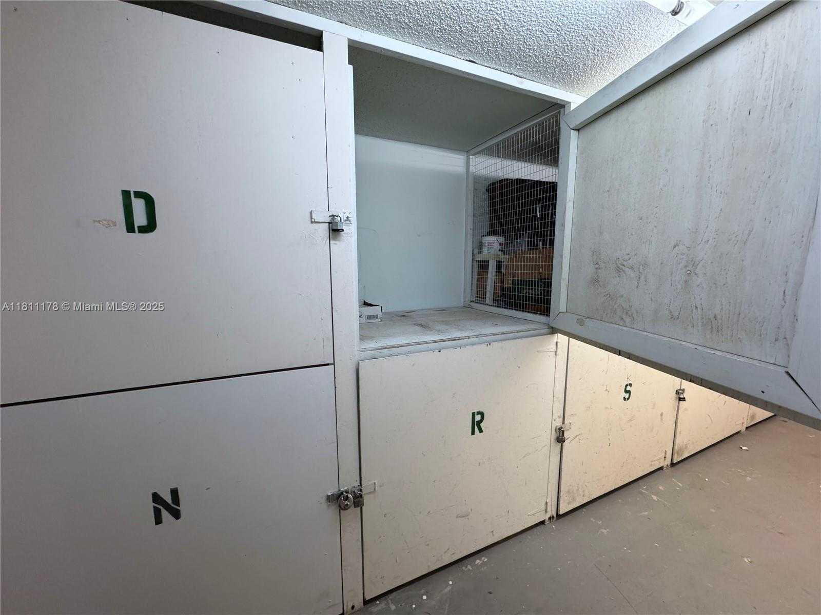 Small Image of 5555 COLLINS AVE #6E, Miami Beach Number 30