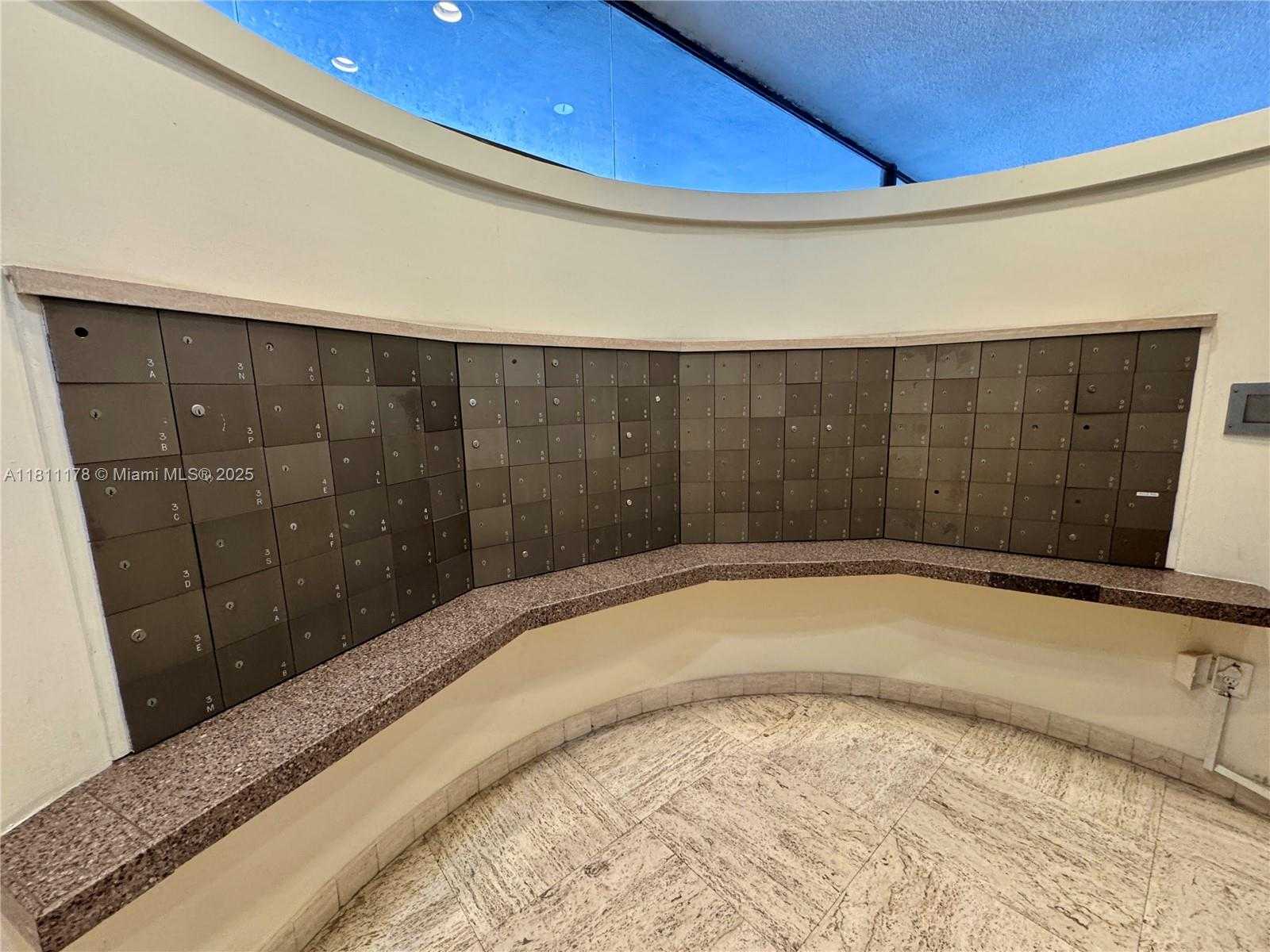 Small Image of 5555 COLLINS AVE #6E, Miami Beach Number 31