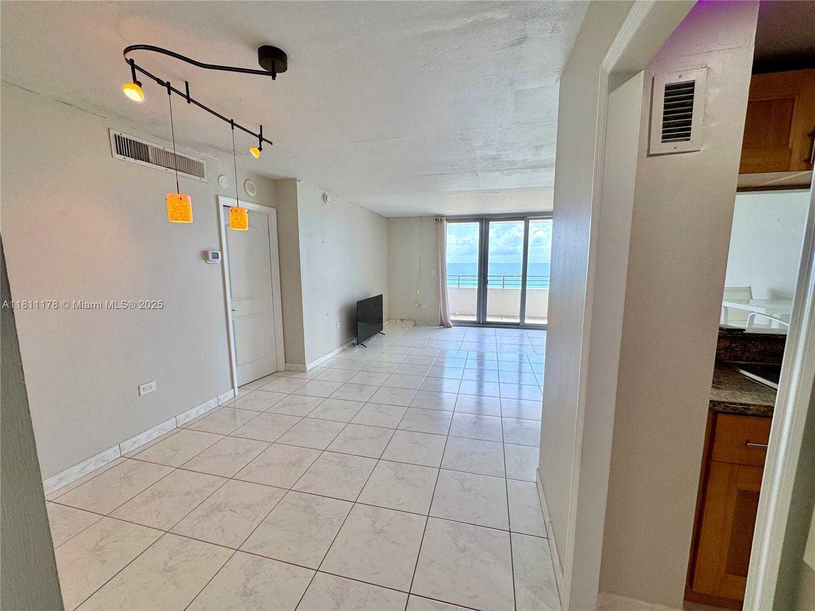 Small Image of 5555 COLLINS AVE #6E, Miami Beach Number 6