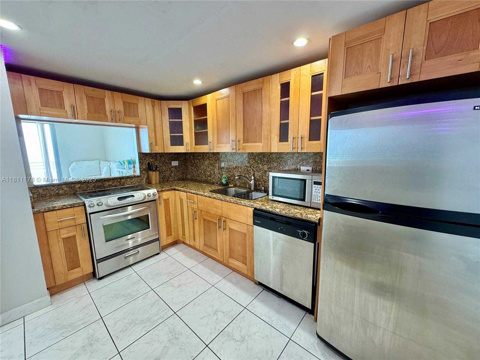 Small Image of 5555 COLLINS AVE #6E, Miami Beach Number 7