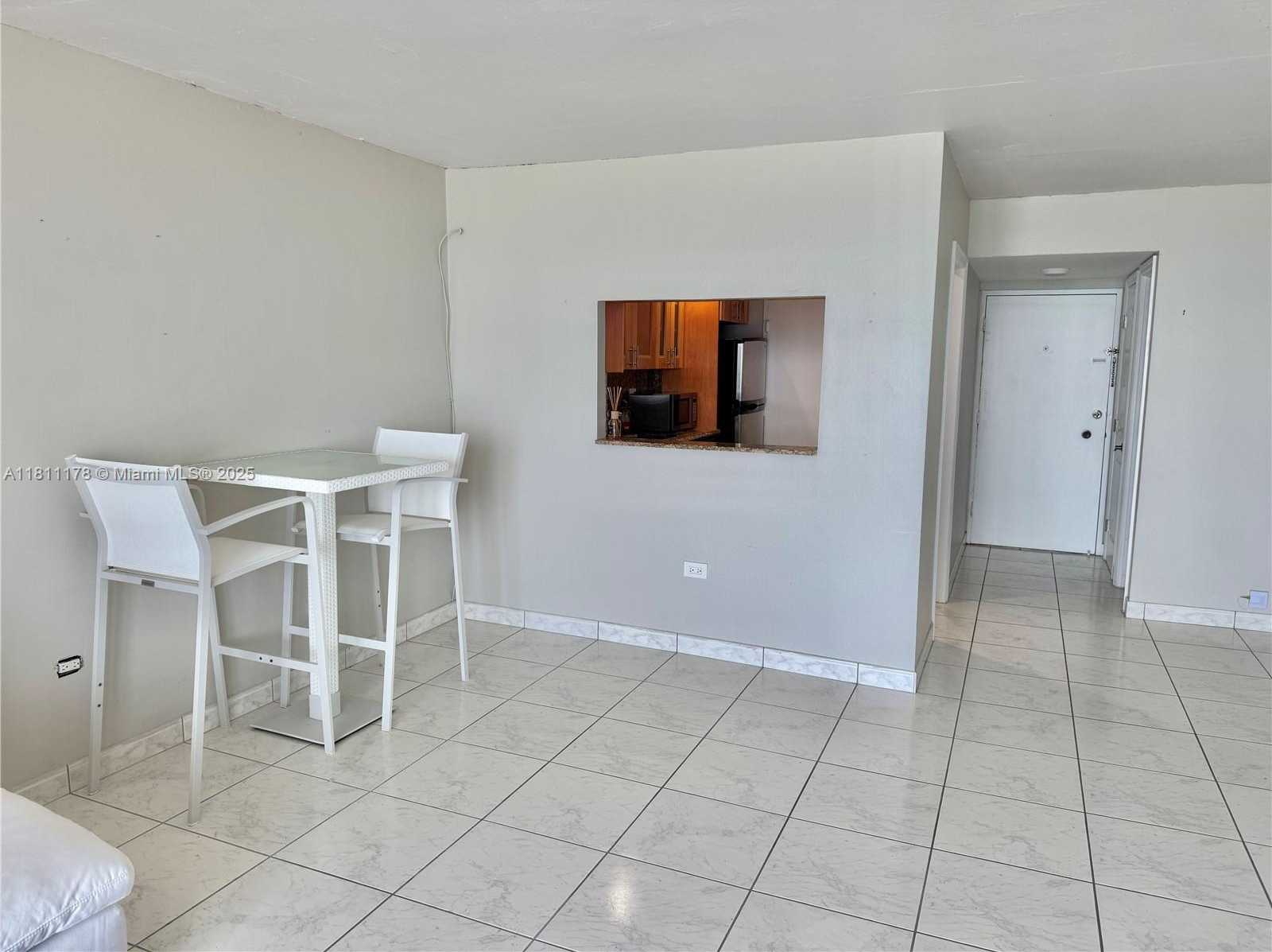 Small Image of 5555 COLLINS AVE #6E, Miami Beach Number 9