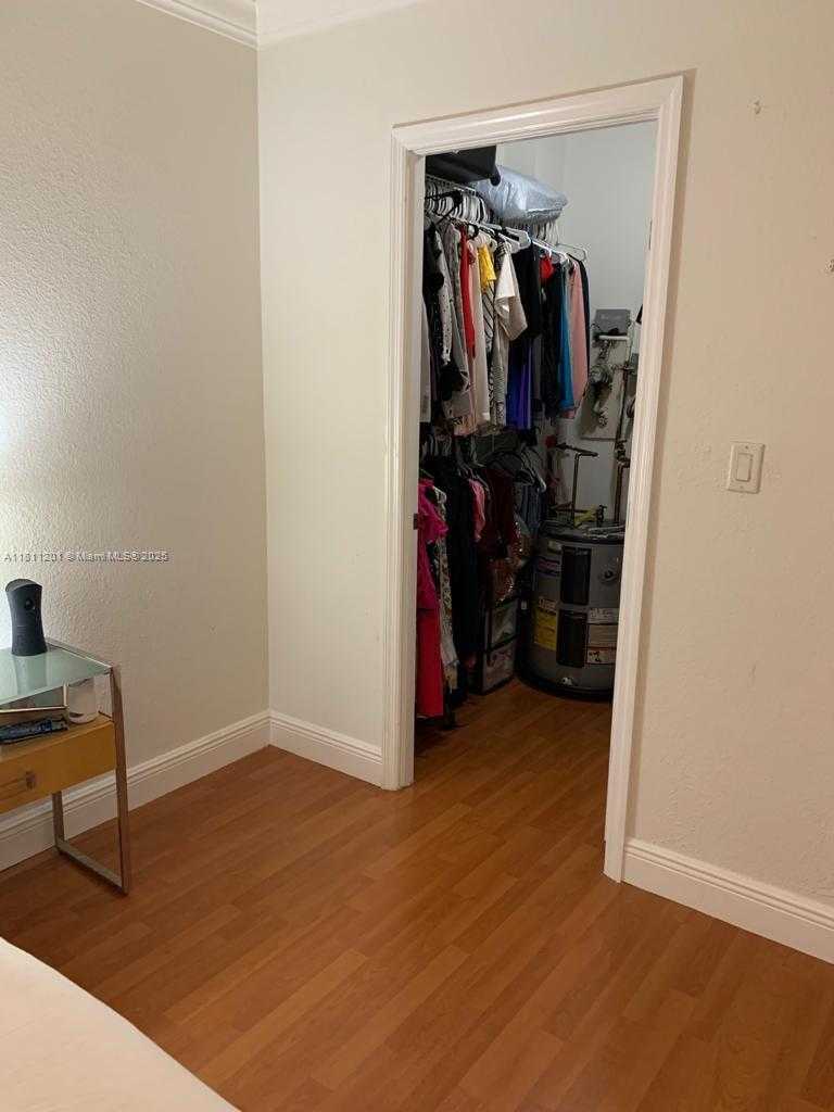 Small Image of 8290 LAKE DR #502, Doral Number 10