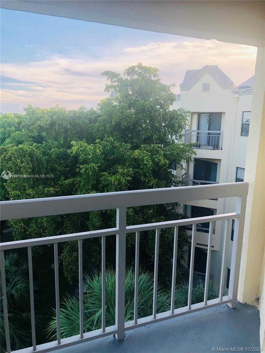 Small Image of 8290 LAKE DR #527, Doral Number 10