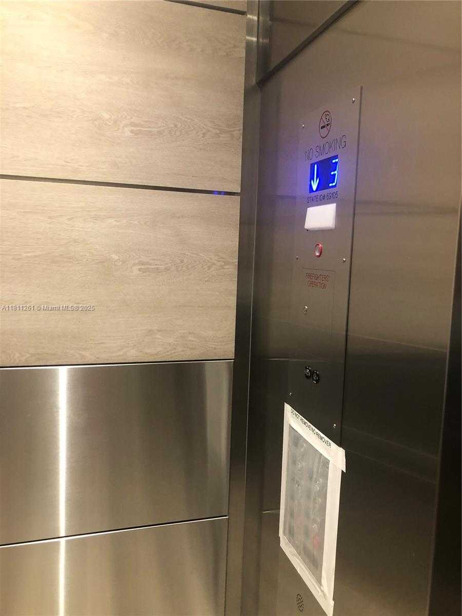 Small Image of 8290 LAKE DR #527, Doral Number 13