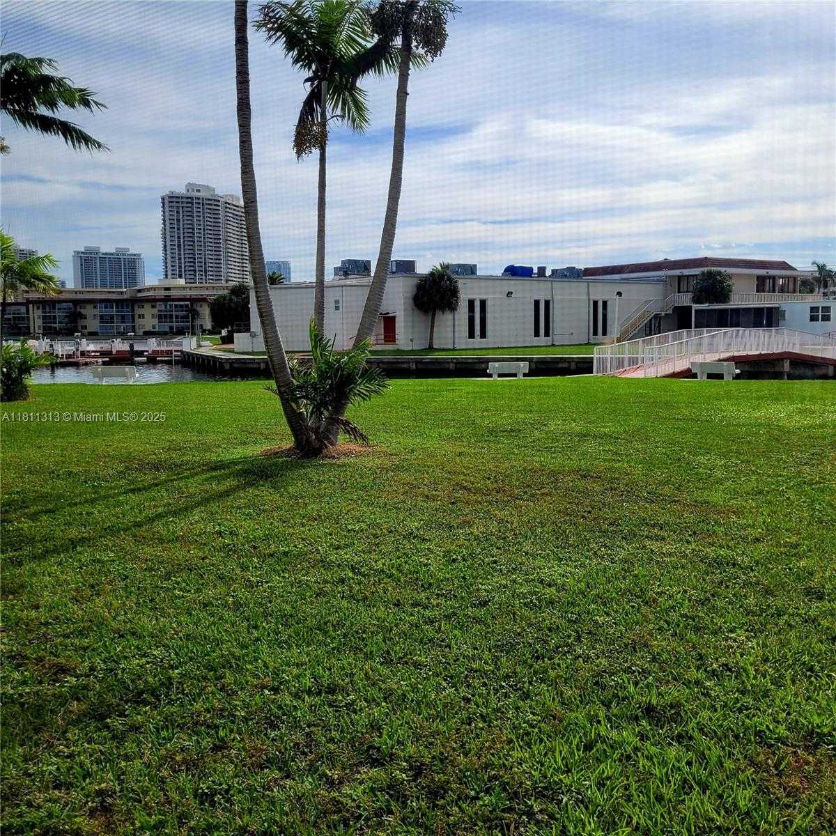 Small Image of 2905 POINT EAST DR #L402, Aventura Number 11