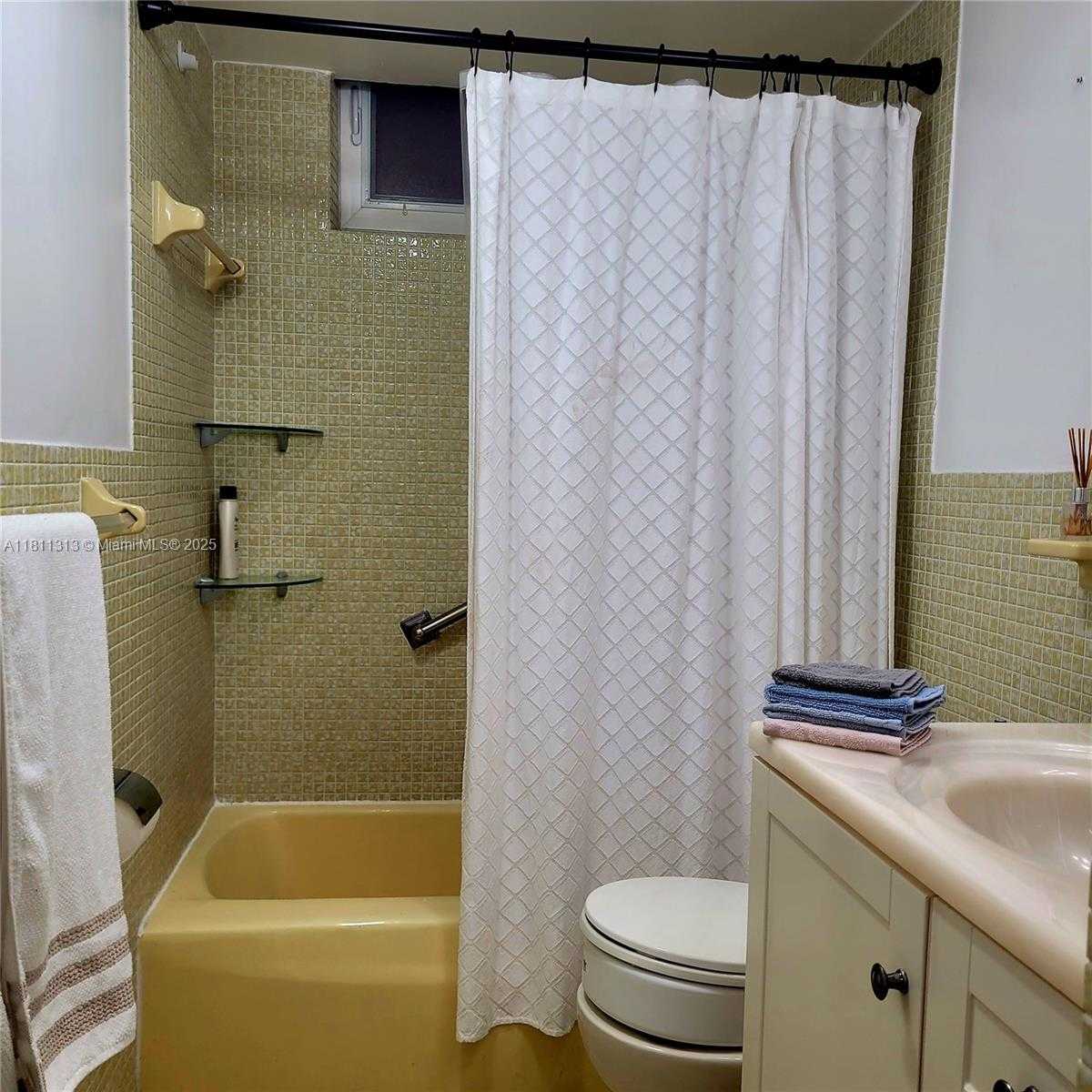 Small Image of 2905 POINT EAST DR #L402, Aventura Number 17