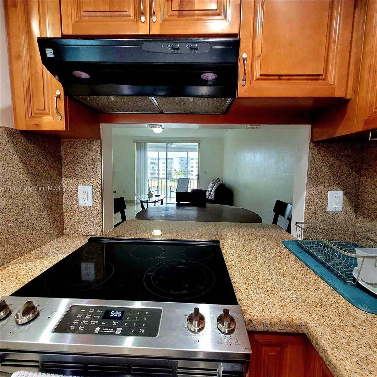 Small Image of 2905 POINT EAST DR #L402, Aventura Number 18