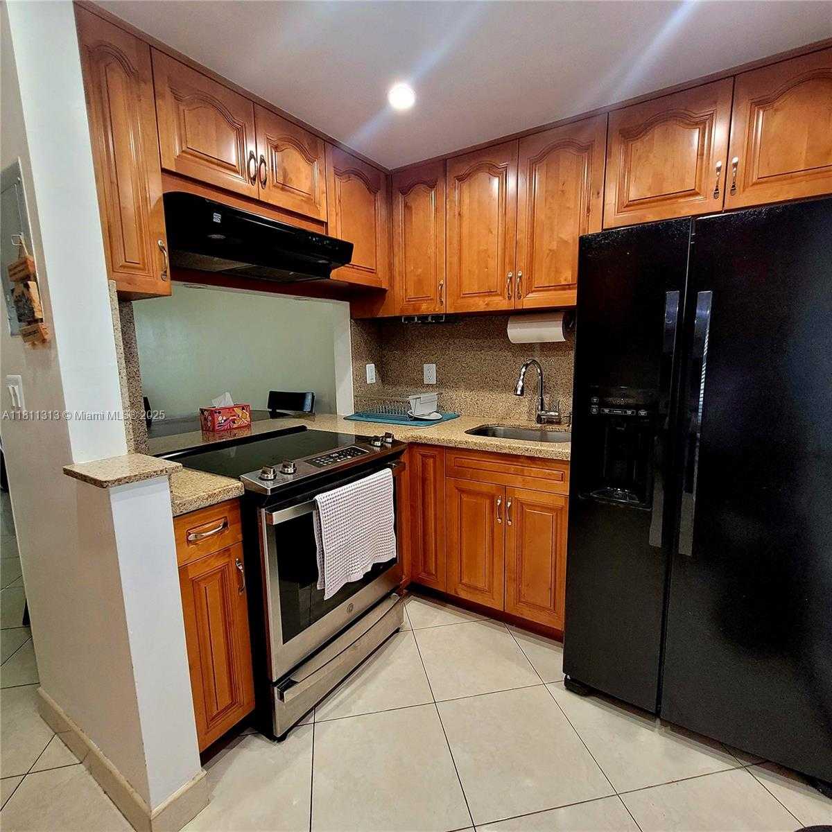 Small Image of 2905 POINT EAST DR #L402, Aventura Number 19