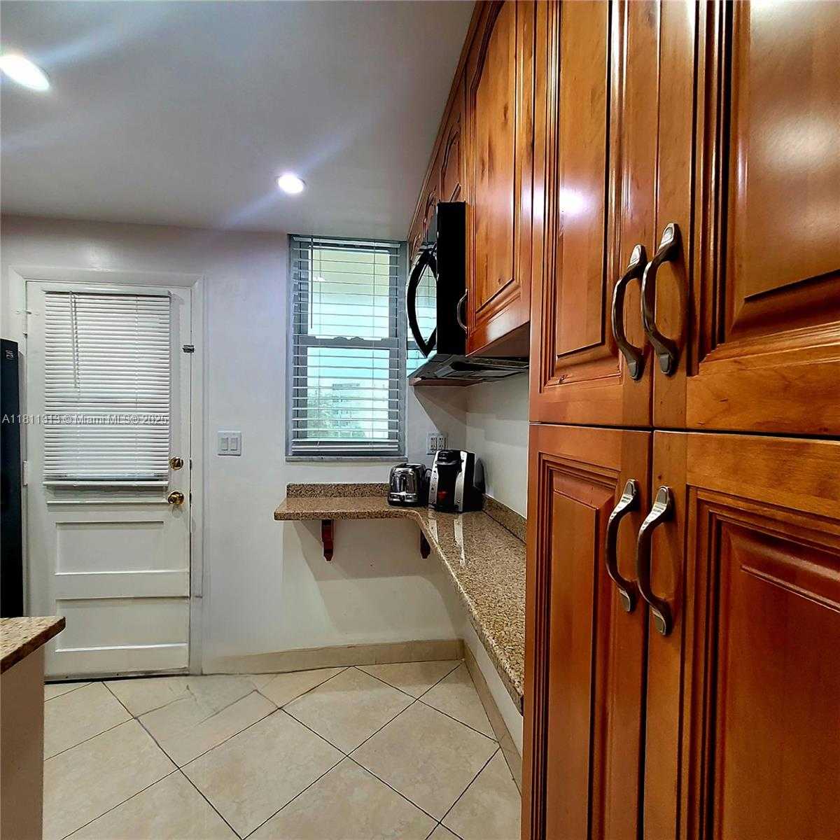 Small Image of 2905 POINT EAST DR #L402, Aventura Number 20