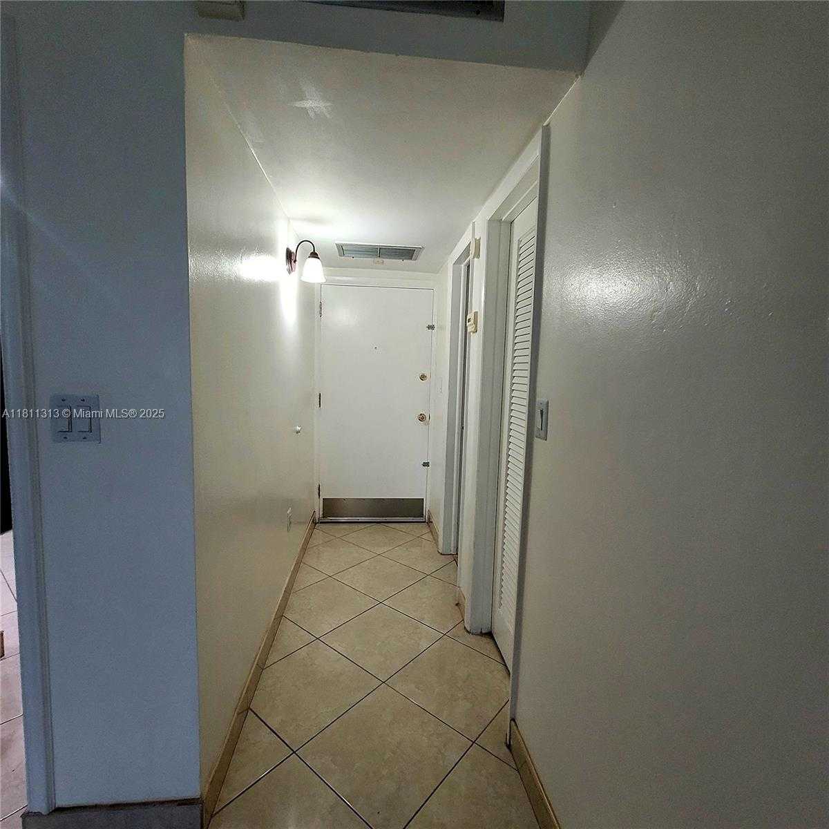 Small Image of 2905 POINT EAST DR #L402, Aventura Number 23