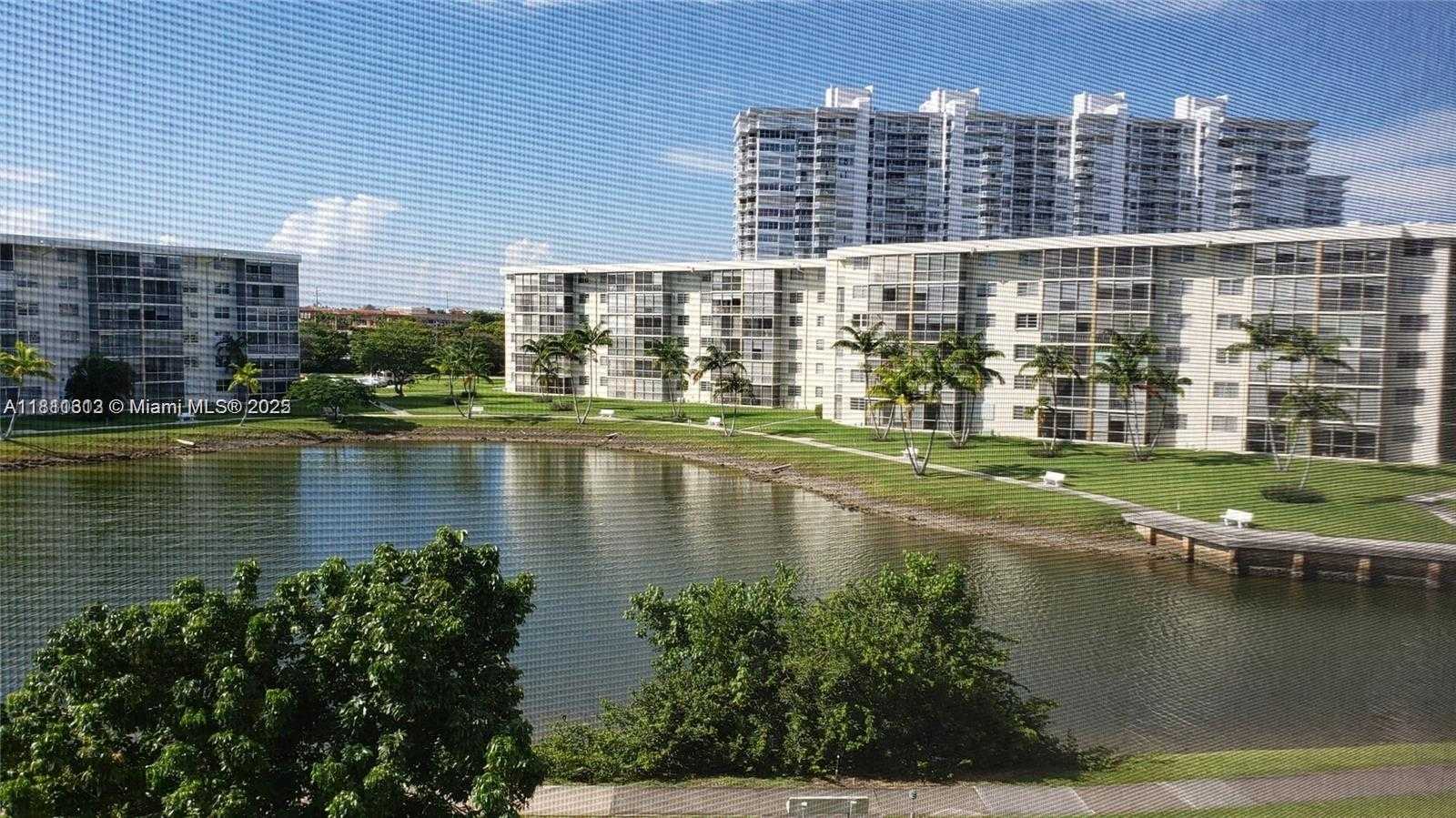 Small Image of 2905 POINT EAST DR #L402, Aventura Number 3