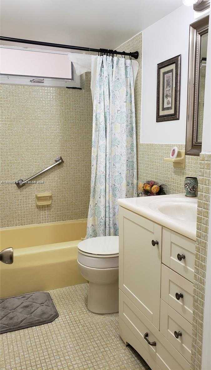 Small Image of 2905 POINT EAST DR #L402, Aventura Number 4