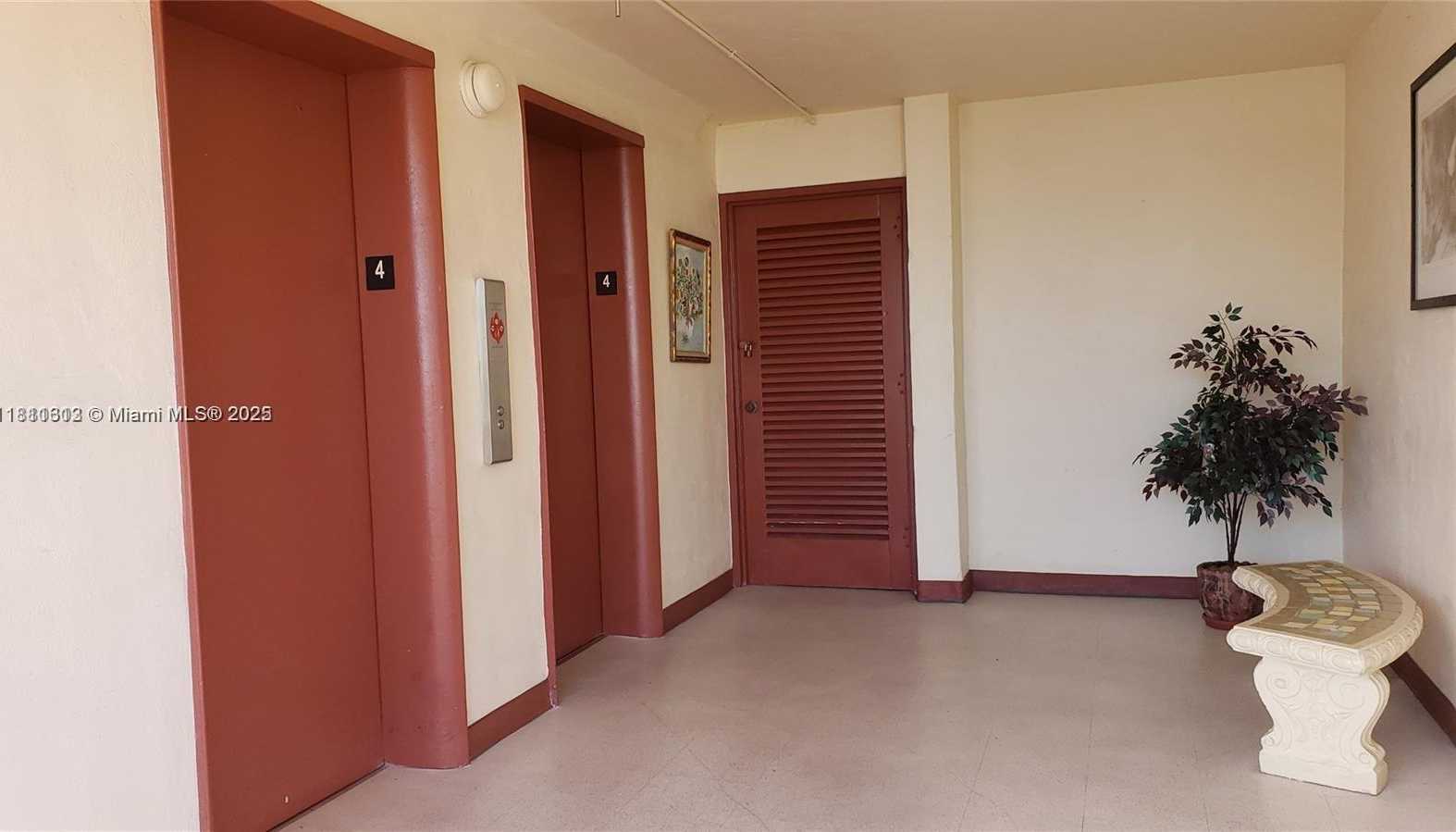 Small Image of 2905 POINT EAST DR #L402, Aventura Number 6