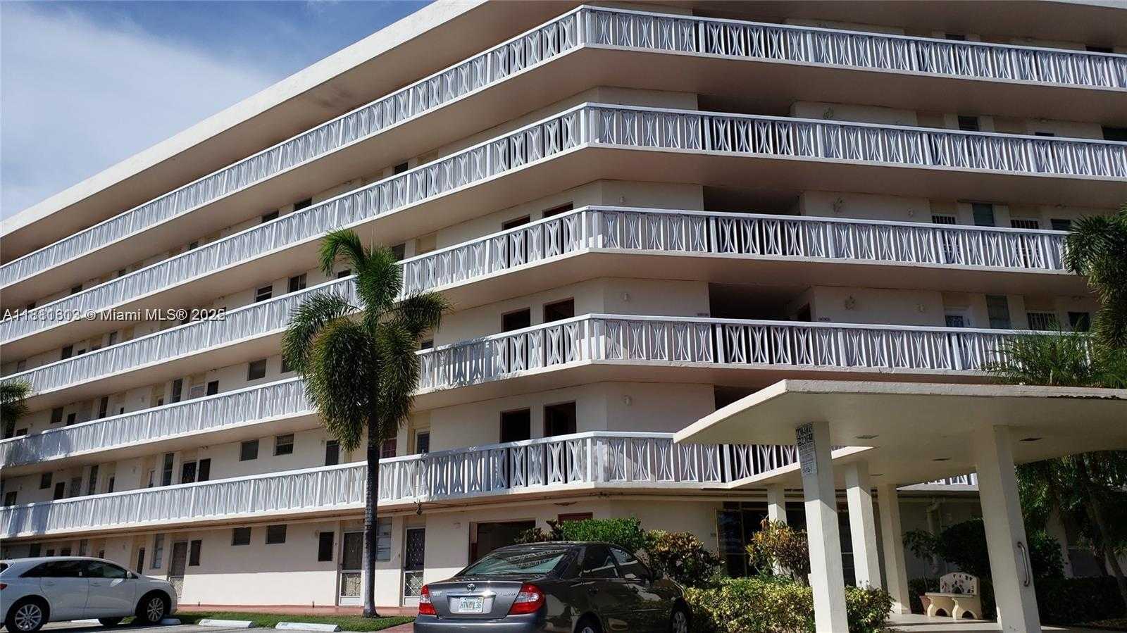 Small Image of 2905 POINT EAST DR #L402, Aventura Number 8