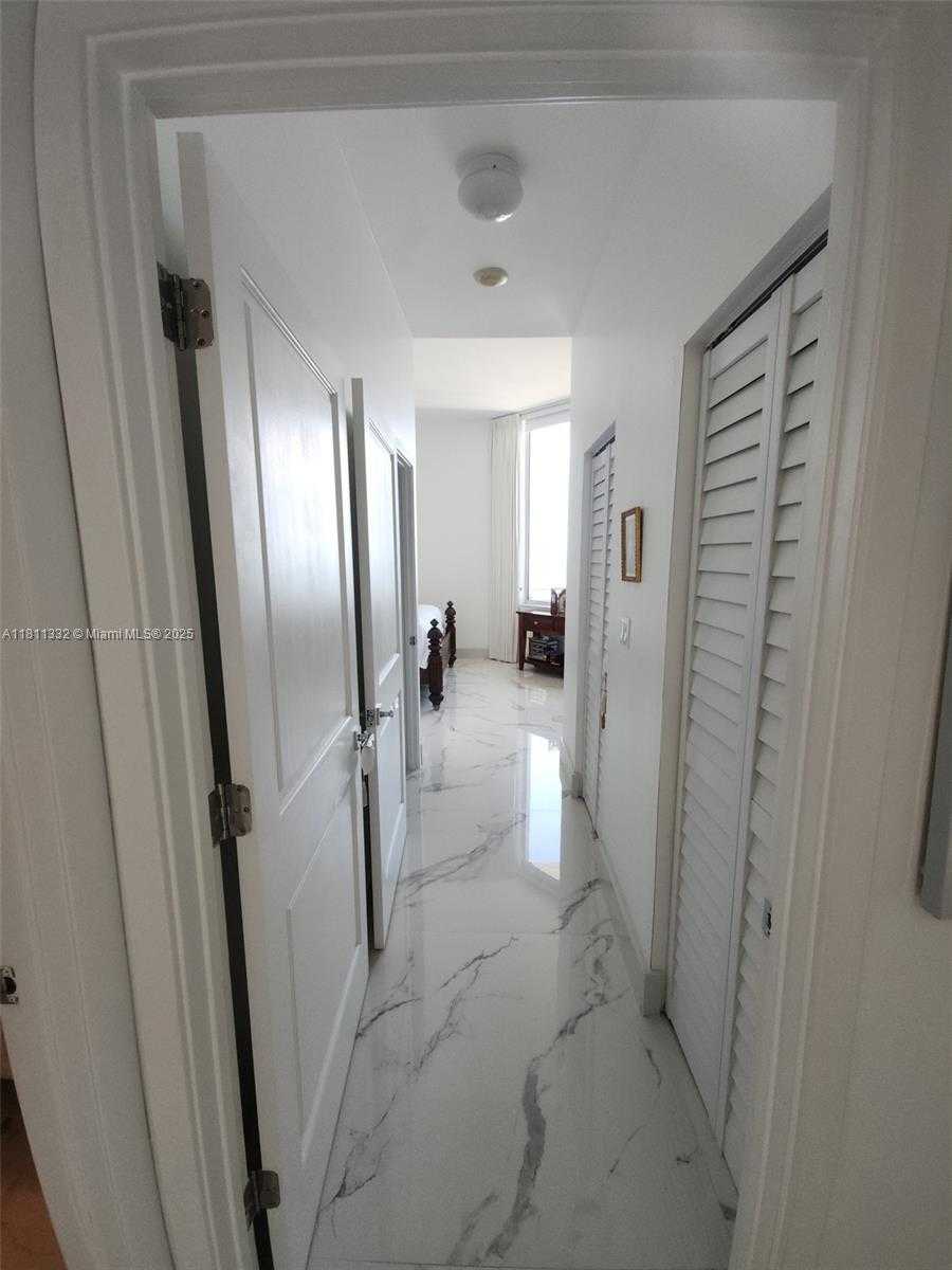 Small Image of 325 SOUTH BISCAYNE BLVD #UPH 14, Miami Number 14
