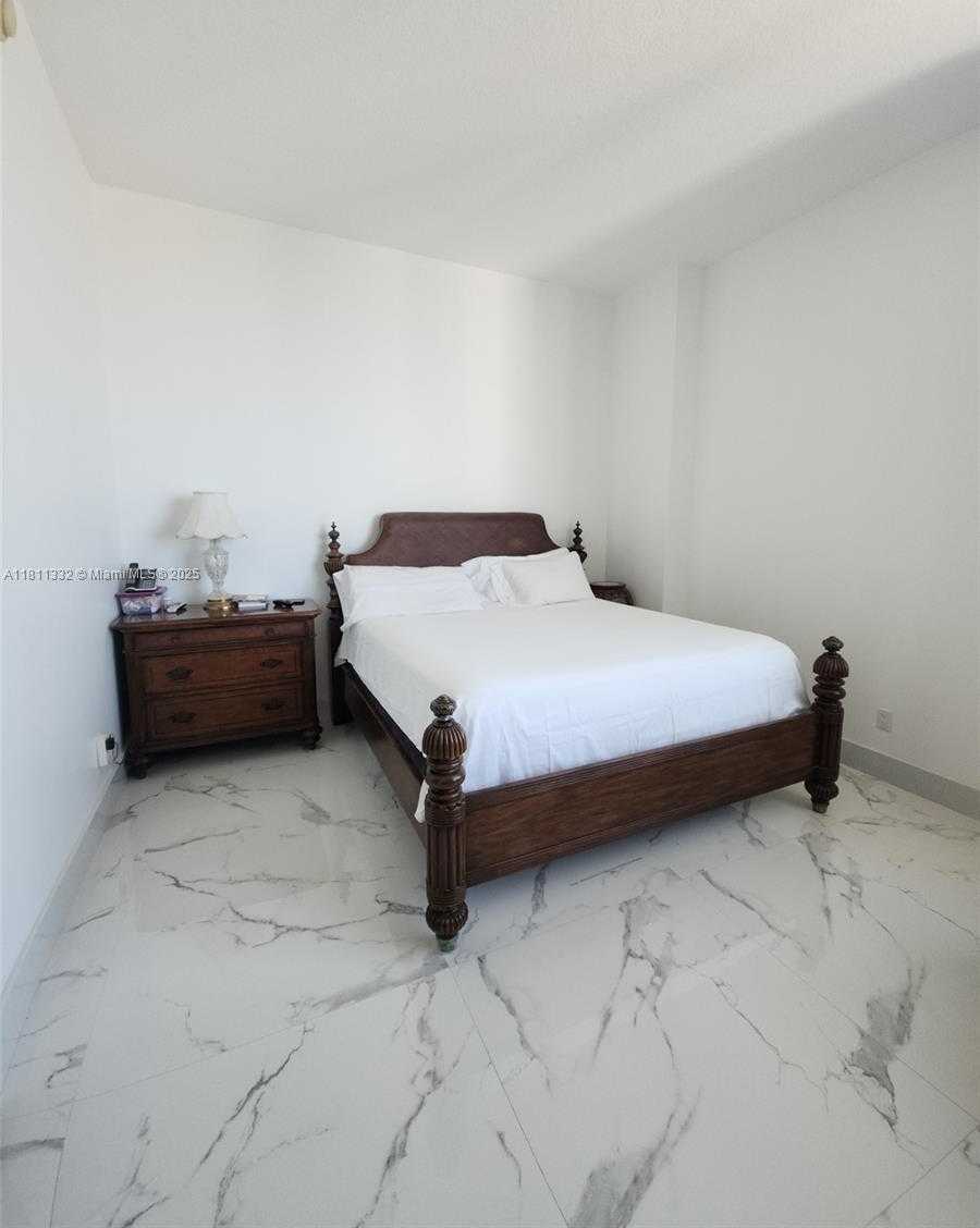 Small Image of 325 SOUTH BISCAYNE BLVD #UPH 14, Miami Number 15