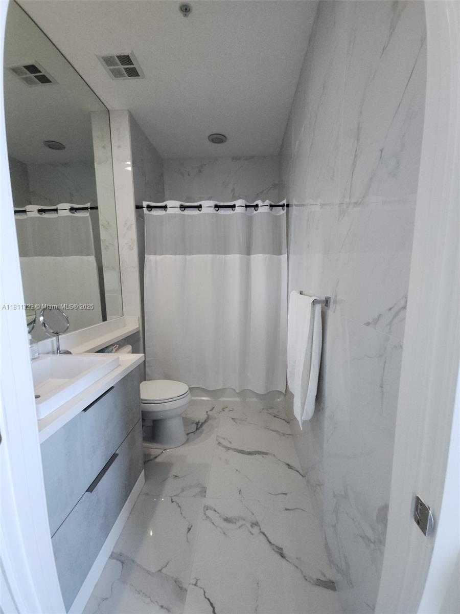 Small Image of 325 SOUTH BISCAYNE BLVD #UPH 14, Miami Number 16