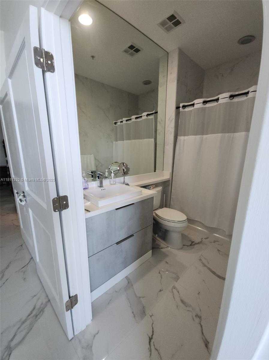 Small Image of 325 SOUTH BISCAYNE BLVD #UPH 14, Miami Number 17