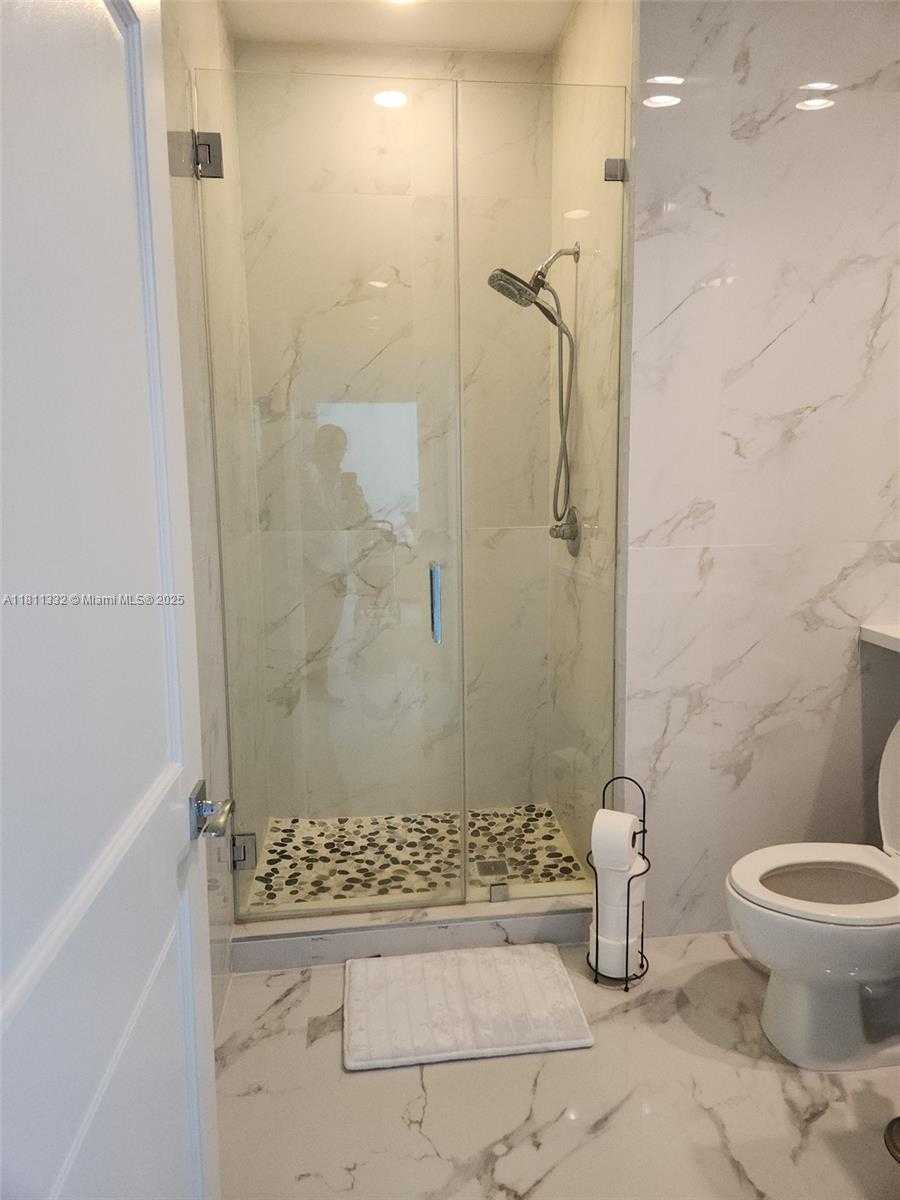 Small Image of 325 SOUTH BISCAYNE BLVD #UPH 14, Miami Number 18