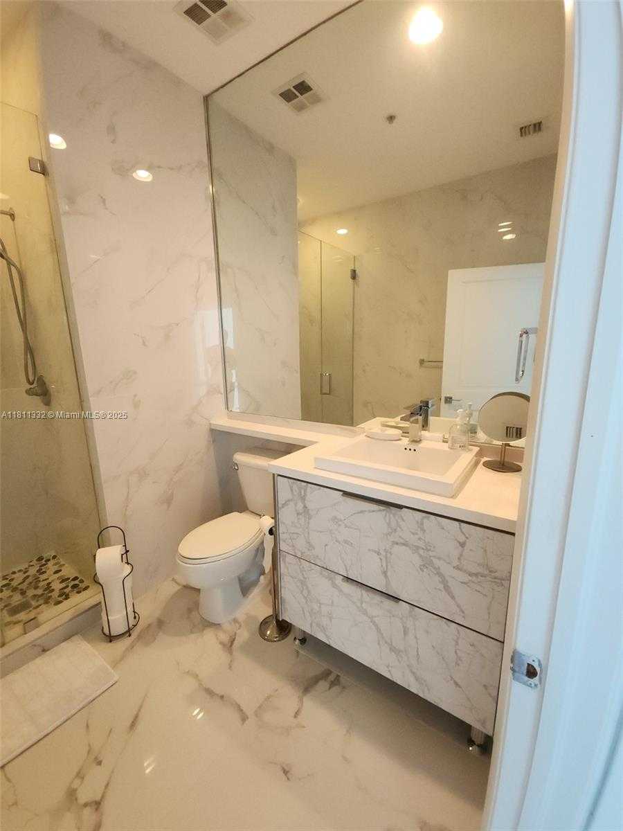 Small Image of 325 SOUTH BISCAYNE BLVD #UPH 14, Miami Number 19