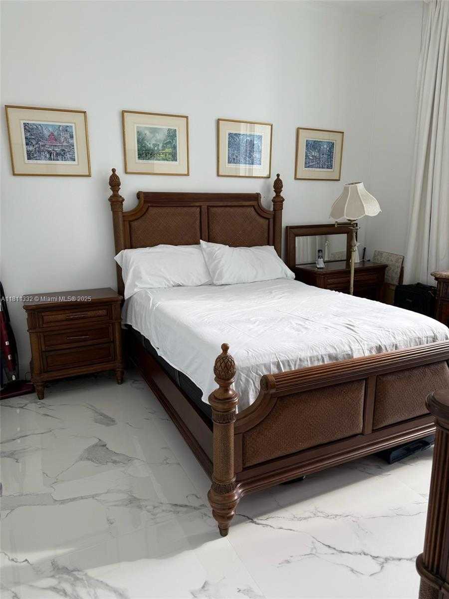 Small Image of 325 SOUTH BISCAYNE BLVD #UPH 14, Miami Number 20