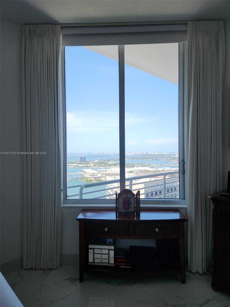 Small Image of 325 SOUTH BISCAYNE BLVD #UPH 14, Miami Number 3