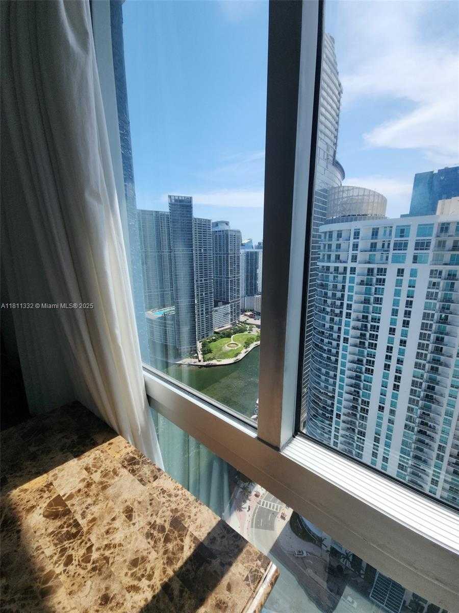 Small Image of 325 SOUTH BISCAYNE BLVD #UPH 14, Miami Number 5